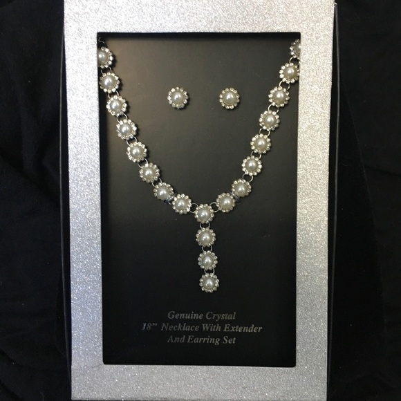 Genuine Crystal Necklace and Earring  Matching Set - Picture 5 of 7